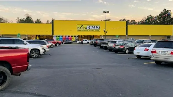 DAILY DEALZ in Macon, GA storefront