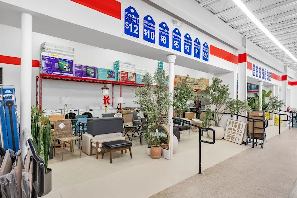 Deals Outlet Bin Store in Chalmette, LA storefront