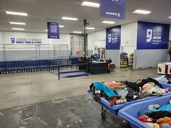 Goodwill Clearance Center in Phoenix, AZ storefront