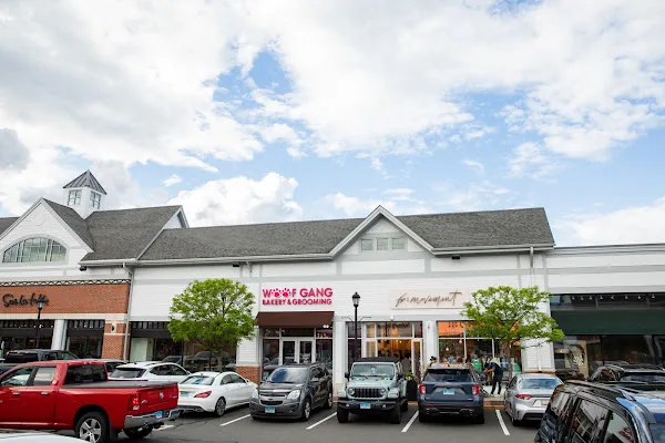 The Shops at Farmington Valley in Canton, CT storefront