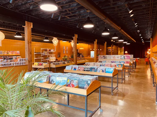 Square Cat Vinyl in Indianapolis, IN storefront