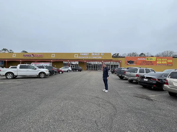 Family deals 2 in Baton Rouge, LA storefront