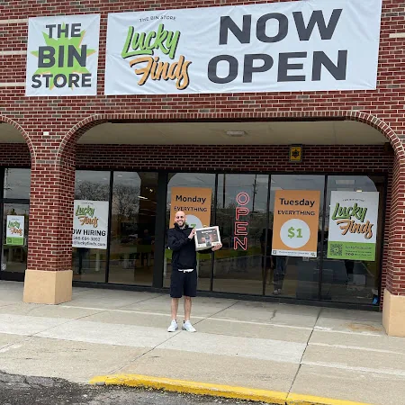 Lucky Finds in New Baltimore, MI storefront