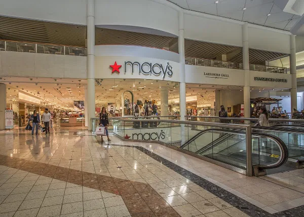 Oakland Mall in Troy, MI storefront
