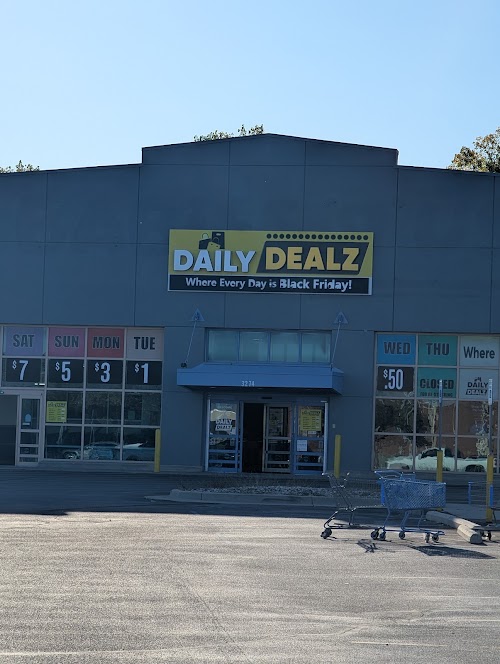Daily Dealz Flint in Flint, MI storefront