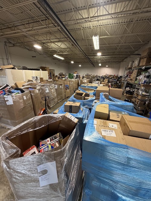 S & R Liquidation in Clinton Township, MI storefront