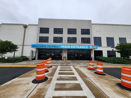 PHL7 - Amazon Fulfillment Center in Middletown, DE storefront